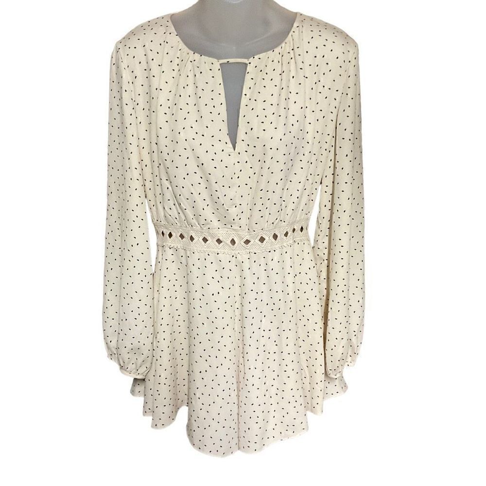 Everly Romper Romantic V Keyhole Neck Cream Black Dotted Print Tie Back Lined M